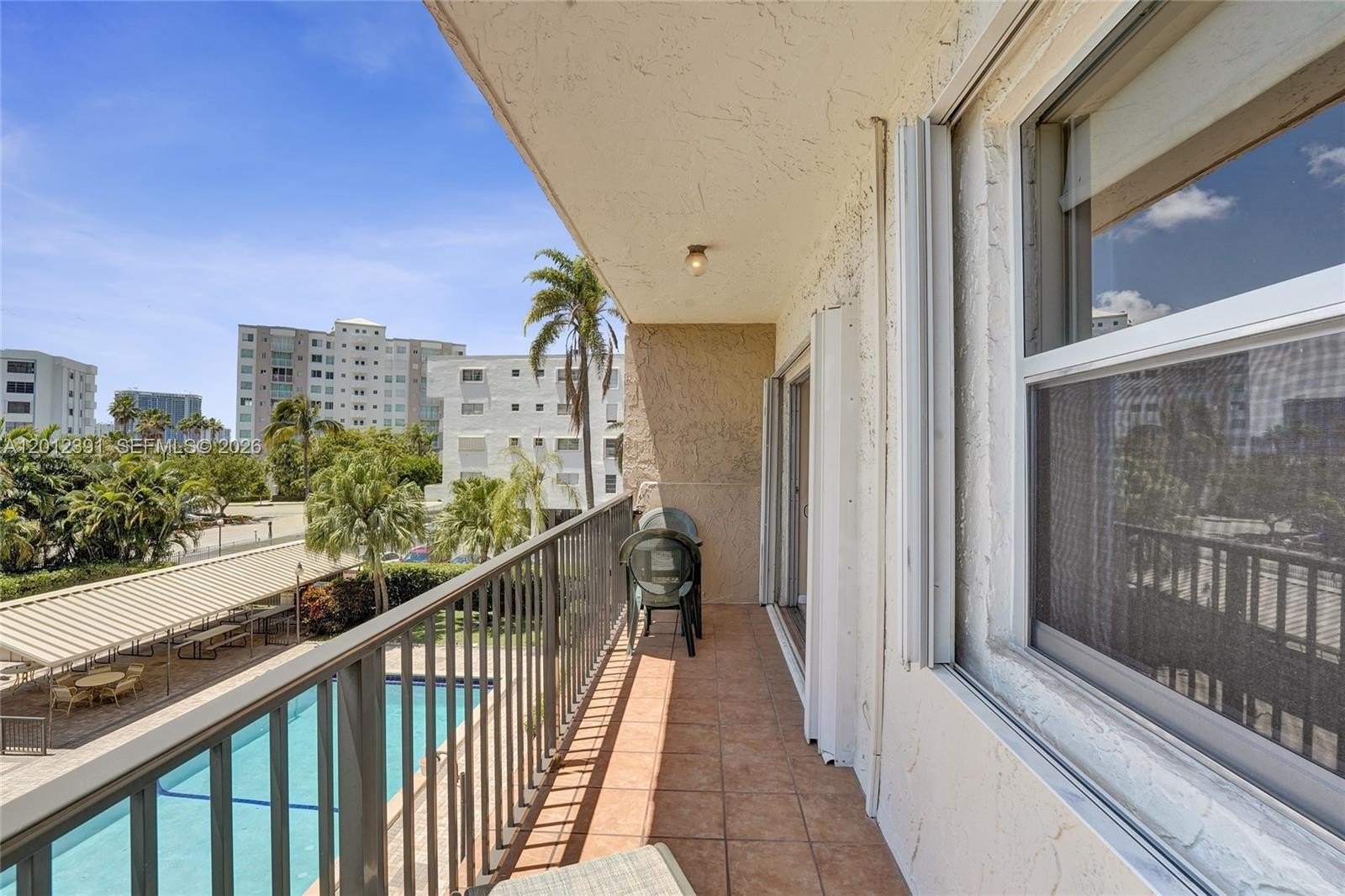 Condo 1BR 2BA - 250 181st Dr, Sunny Isles Beach, FL