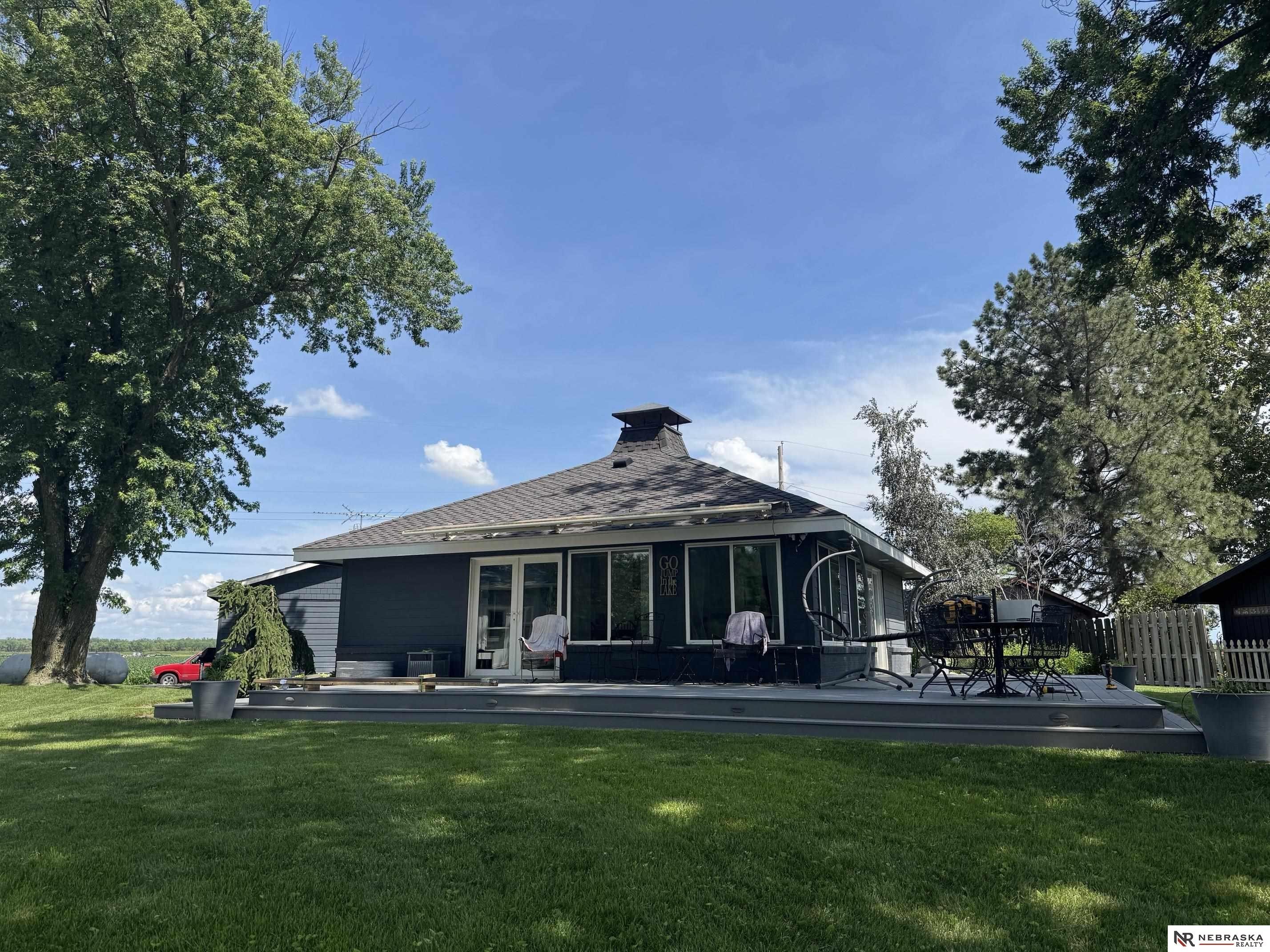 Single Family 3BR 1BA - 2216 E Lake Drive, Union, NE
