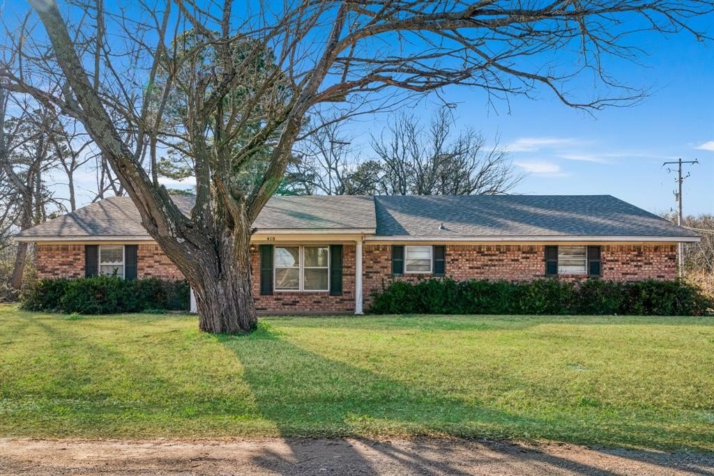Single Family 3BR 2BA - 410 S Bois Darc Street, Blossom, TX
