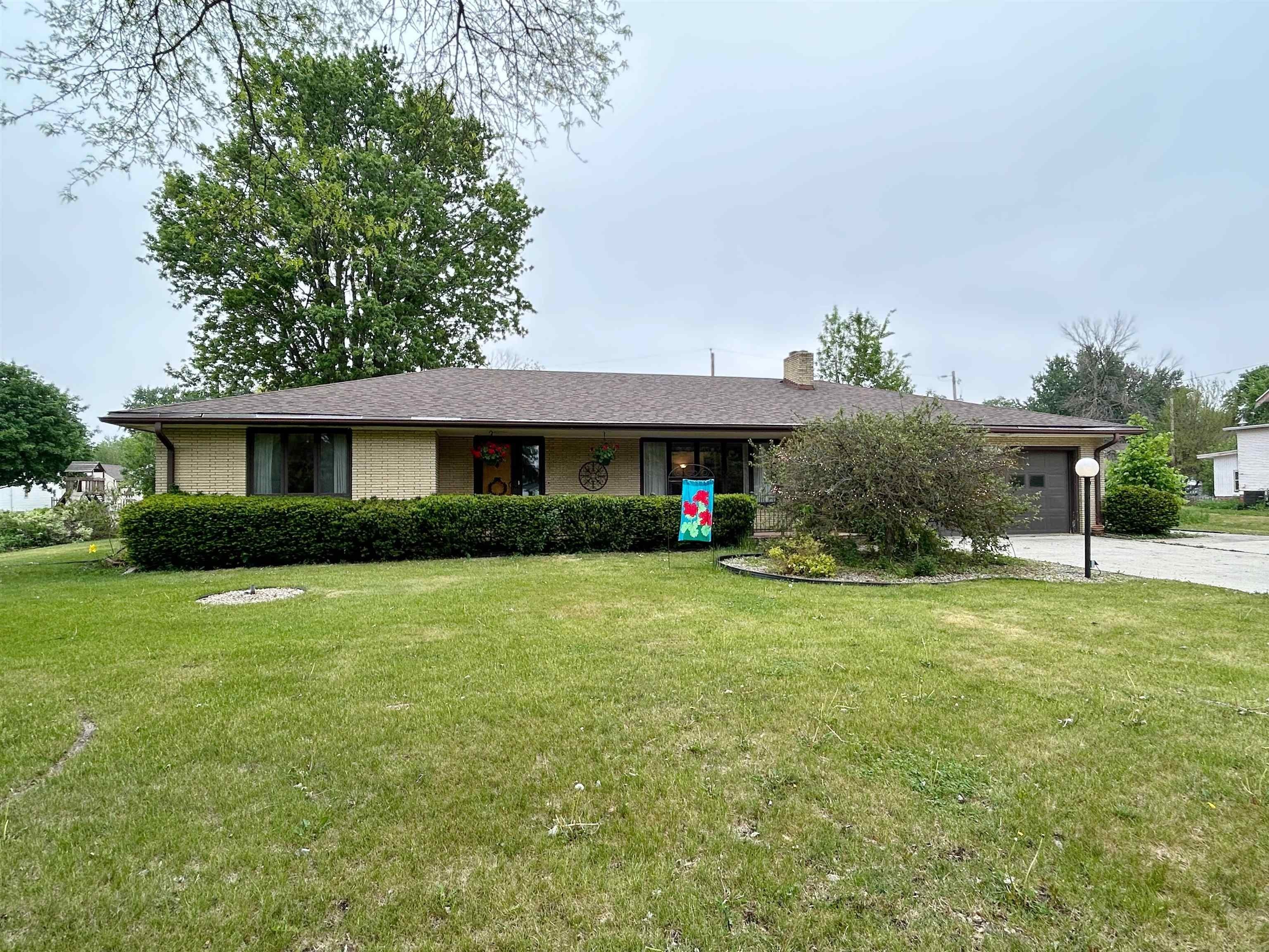 Single Family 3BR 2BA - 1401 W 5th Street, Storm Lake, IA