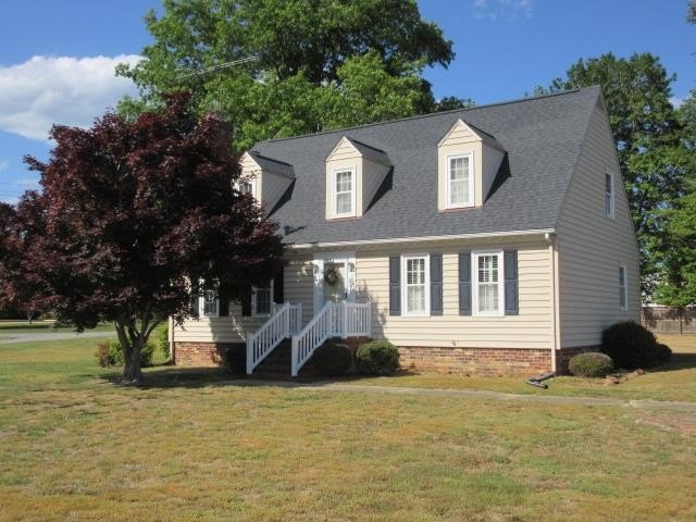 Single Family 4BR 3BA - 11 Lee Street, Montross, VA