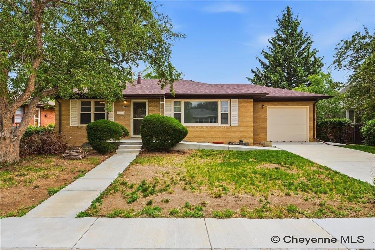 Single Family 4BR 2BA - 3235 BOXELDER DR, Cheyenne, WY