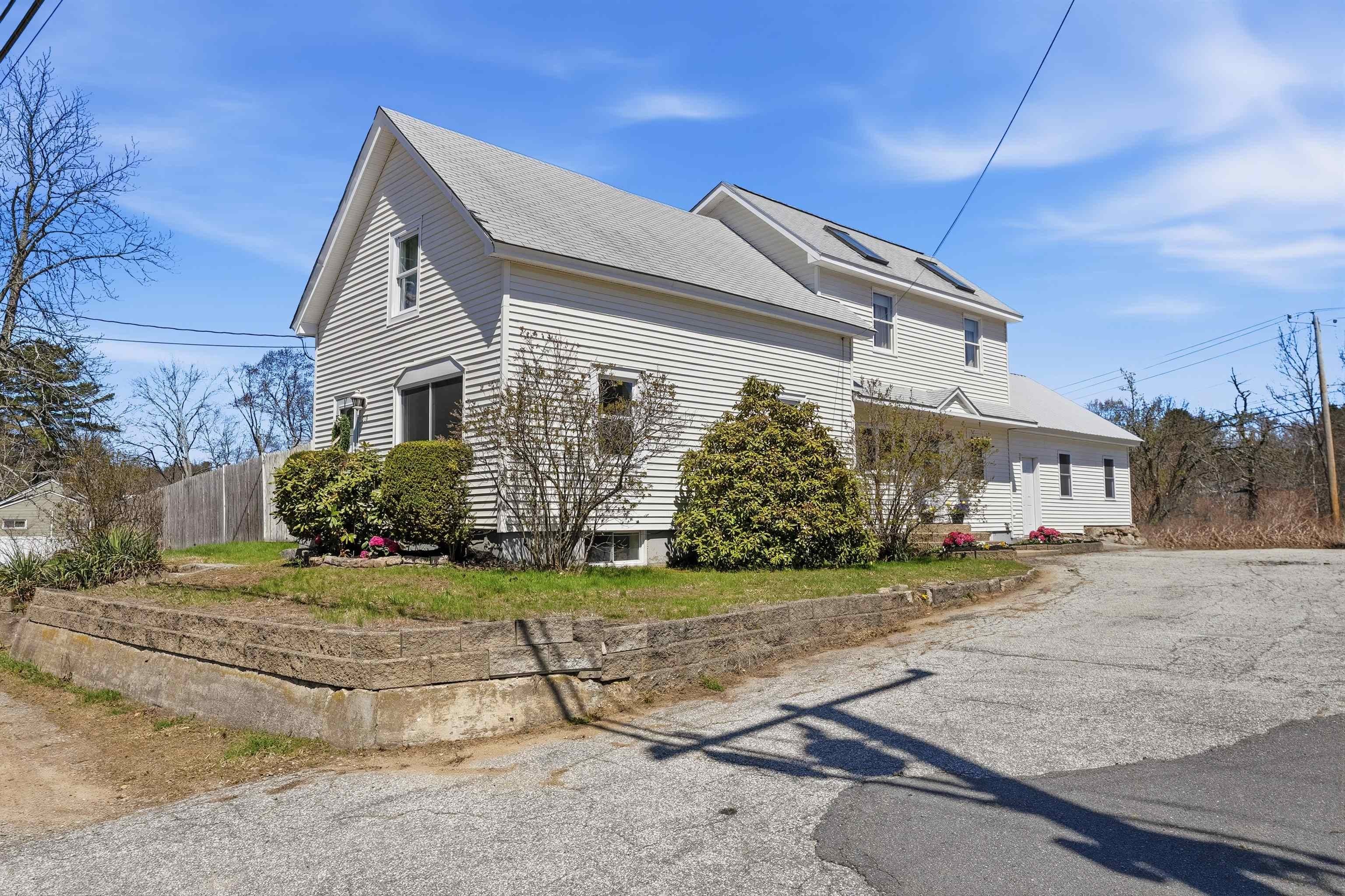 Single Family 4BR 3BA - 506 Mammoth Road, Londonderry, NH