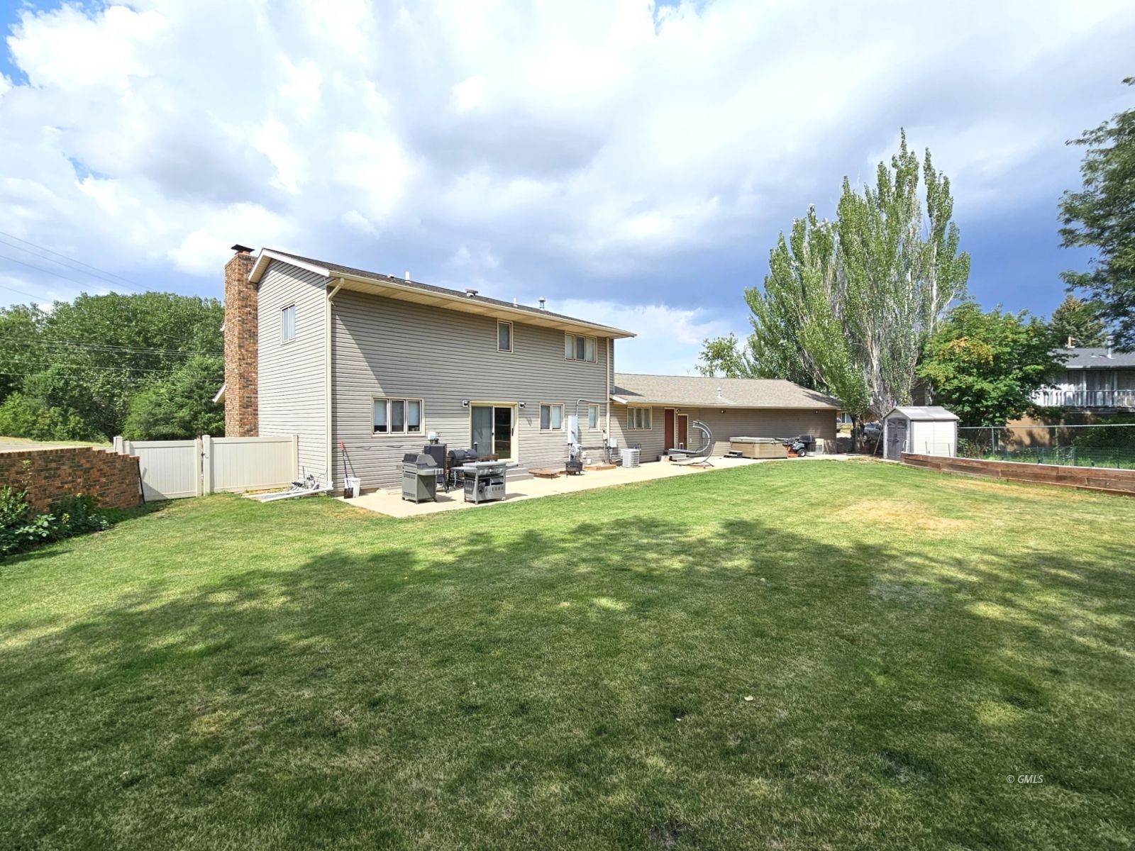 Single Family 6BR 4BA - 212 Lyndale Ave, Glendive, MT