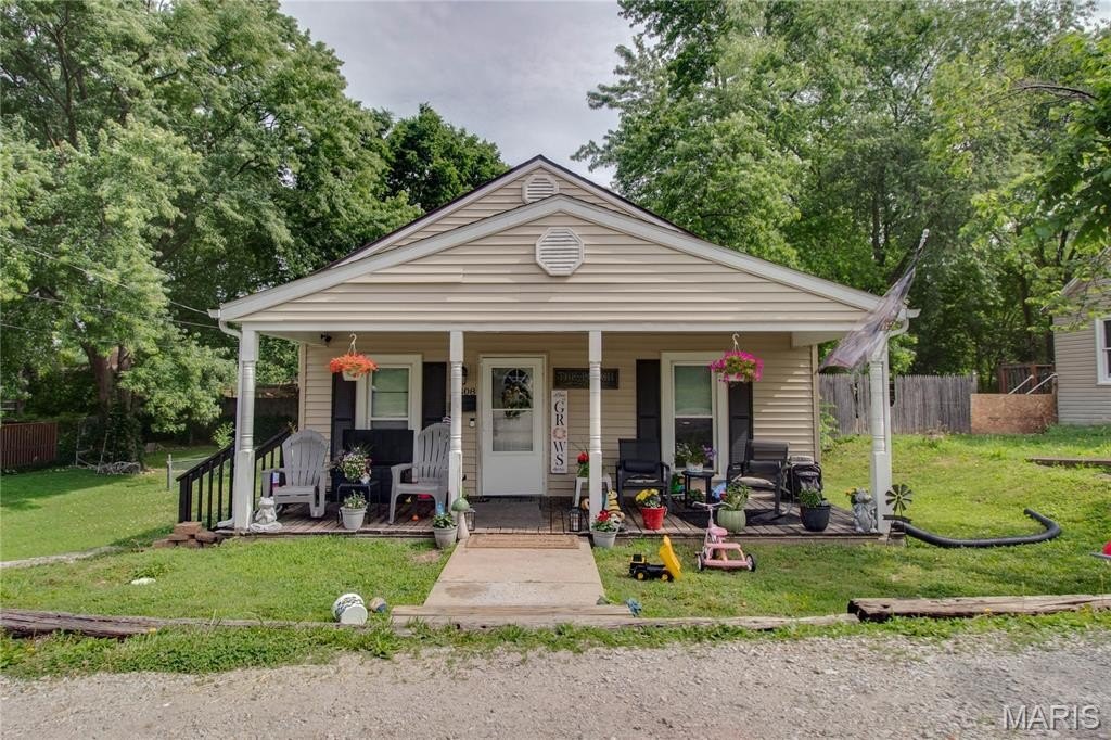 Single Family 4BR 1BA - 3308 Fernwood Avenue, Alton, IL