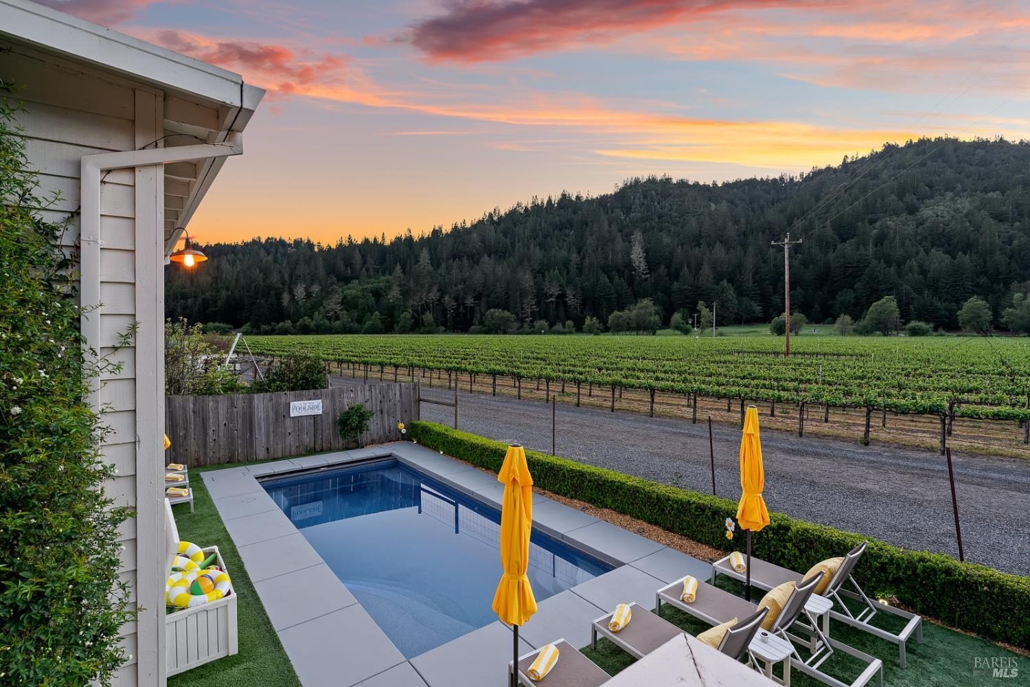 Single Family 5BR 4BA - 16530 Laughlin Road, Guerneville, CA