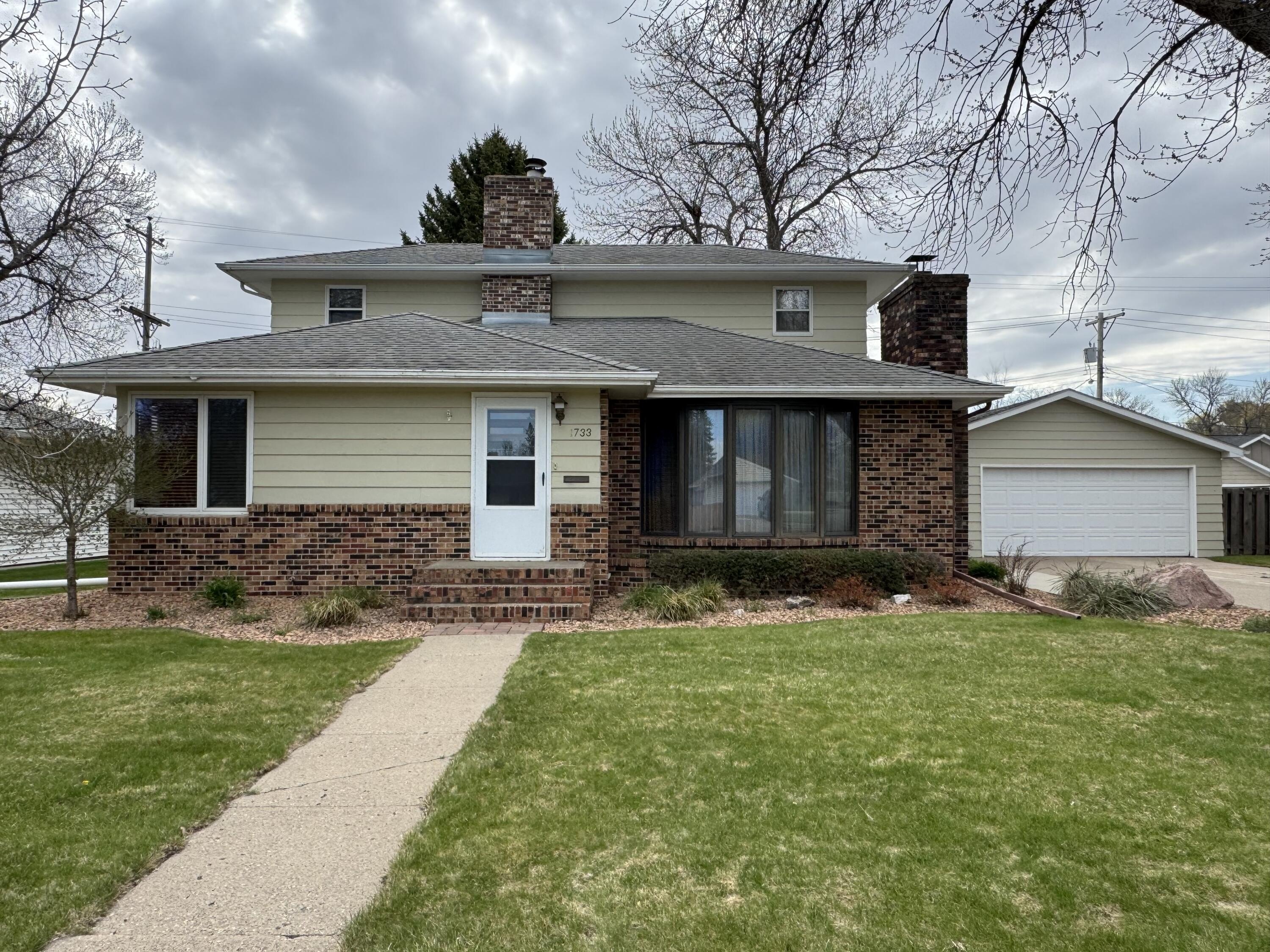 Single Family 5BR 3BA - 1733 Marshall Road, Aberdeen, SD