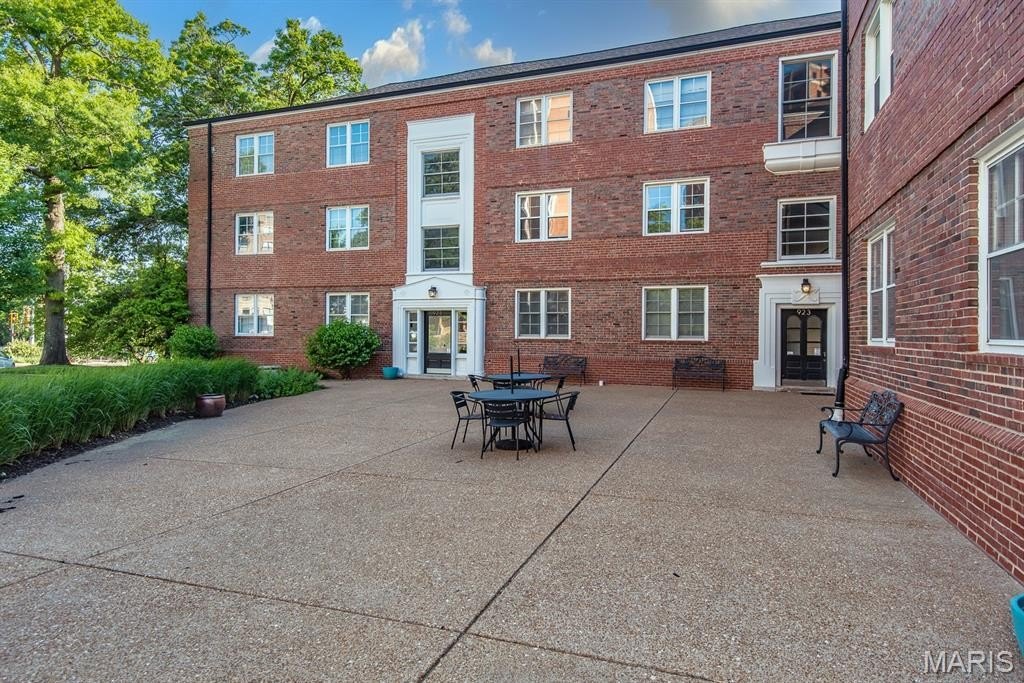 Condo 2BR 1BA - 925 S Hanley Road, Clayton, MO