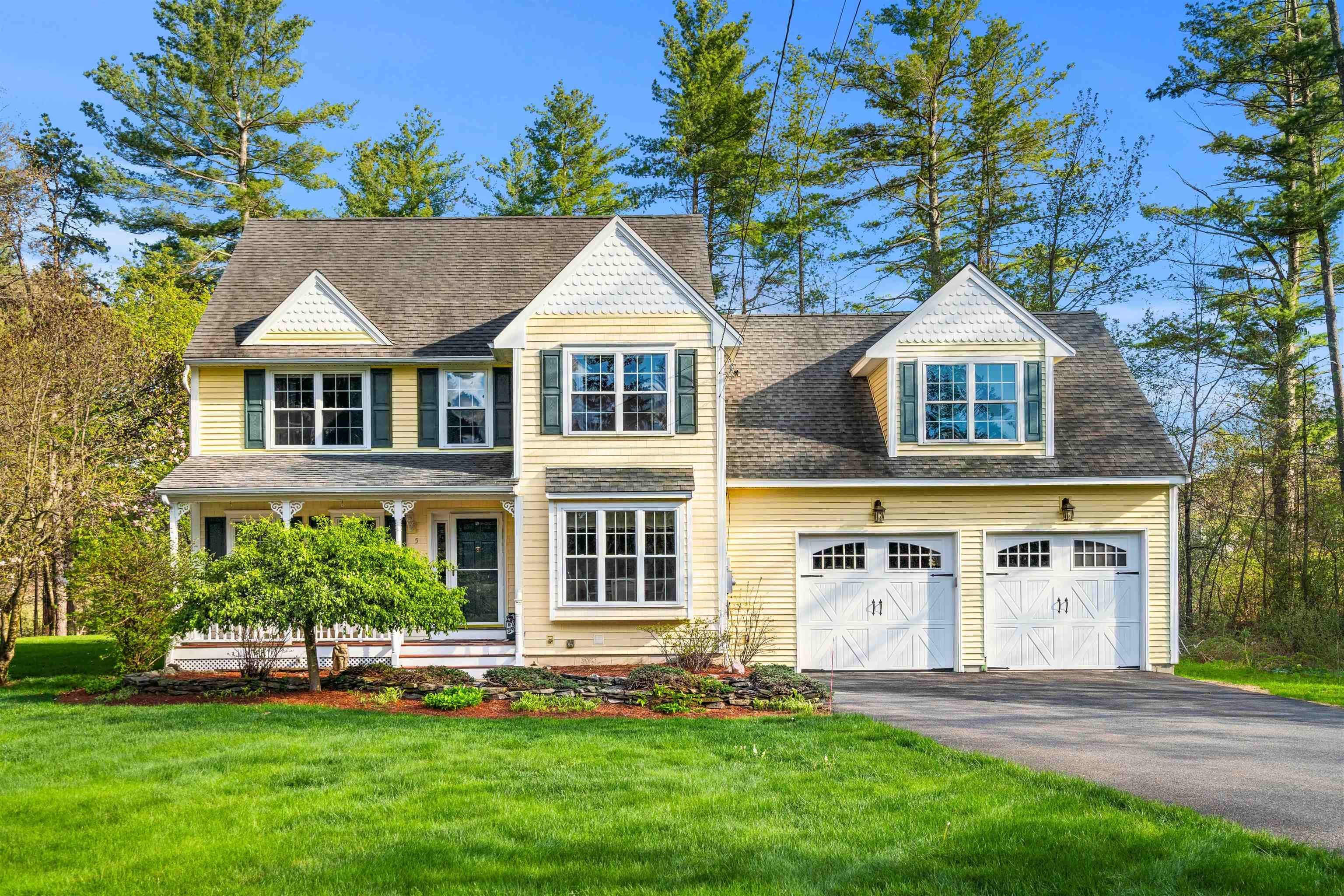 Single Family 4BR 3BA - 5 Spicebush Circle, Litchfield, NH