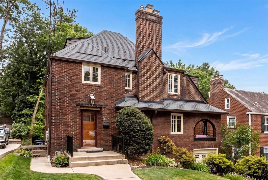 Single Family 4BR 4BA - 257 Shadowlawn Ave., Mt Lebanon, PA