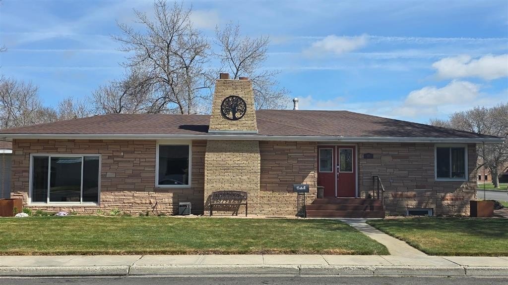 Single Family 4BR 1BA - 505 Avenue K, Powell, WY
