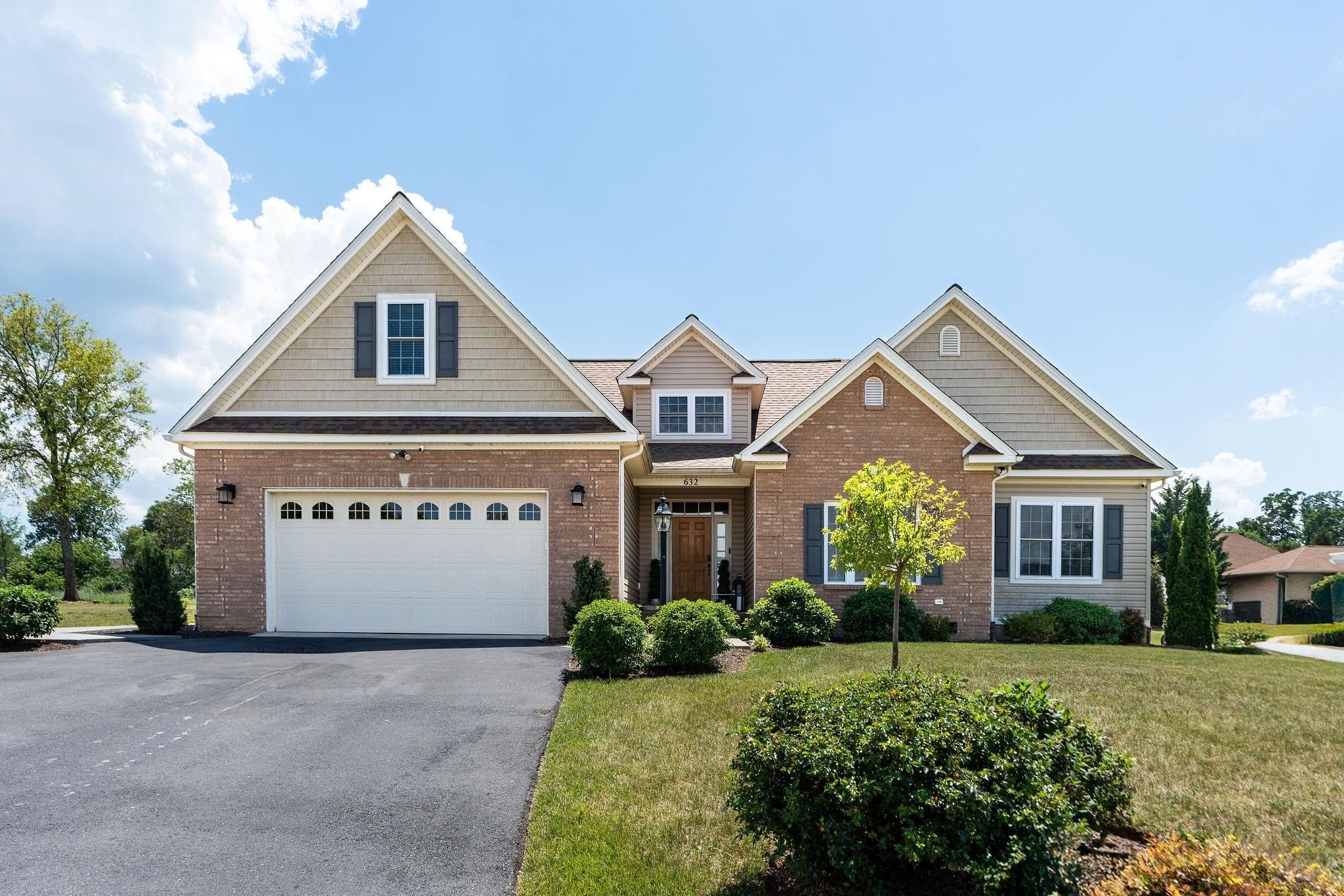 Single Family 4BR 2BA - 632 LEGRANDE AVE, WAYNESBORO, VA