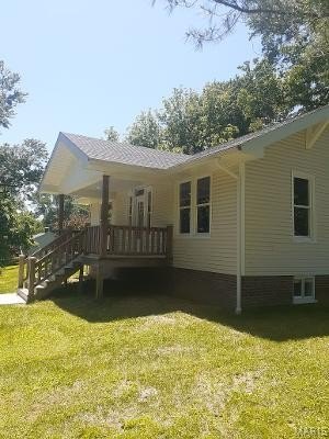 Single Family 2BR 1BA - 409 S Jefferson Avenue, Collinsville, IL