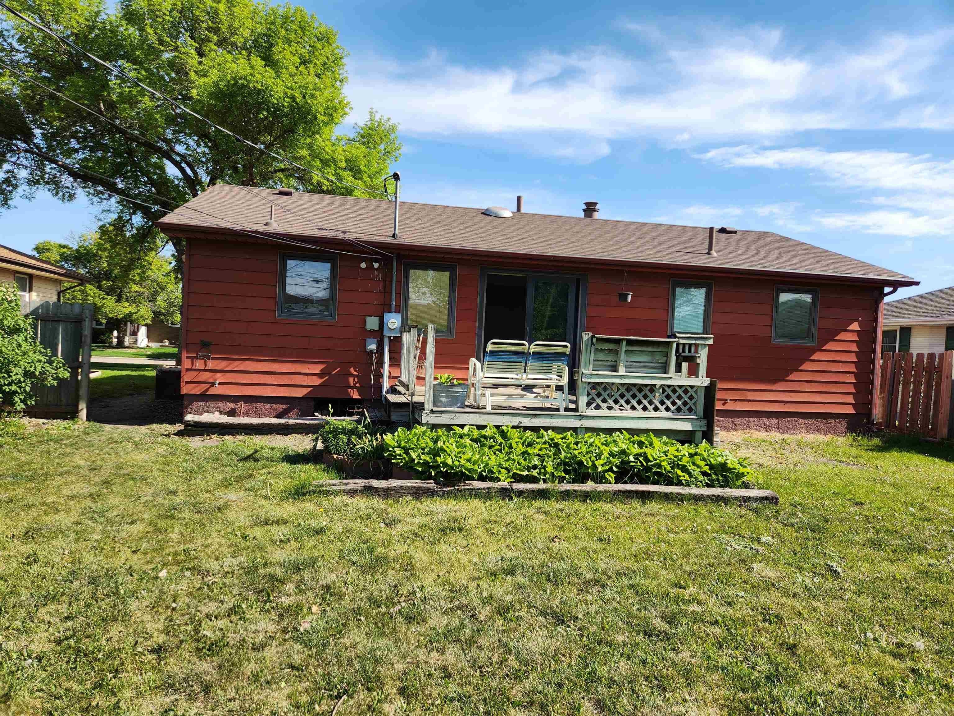 Single Family 3BR 2BA - 913 Becton Street, Columbus, NE