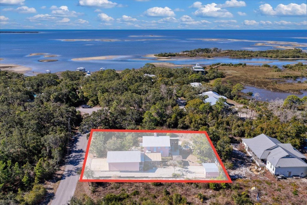 Single Family 3BR 3BA - 16851 Susan St, Cedar Key, FL