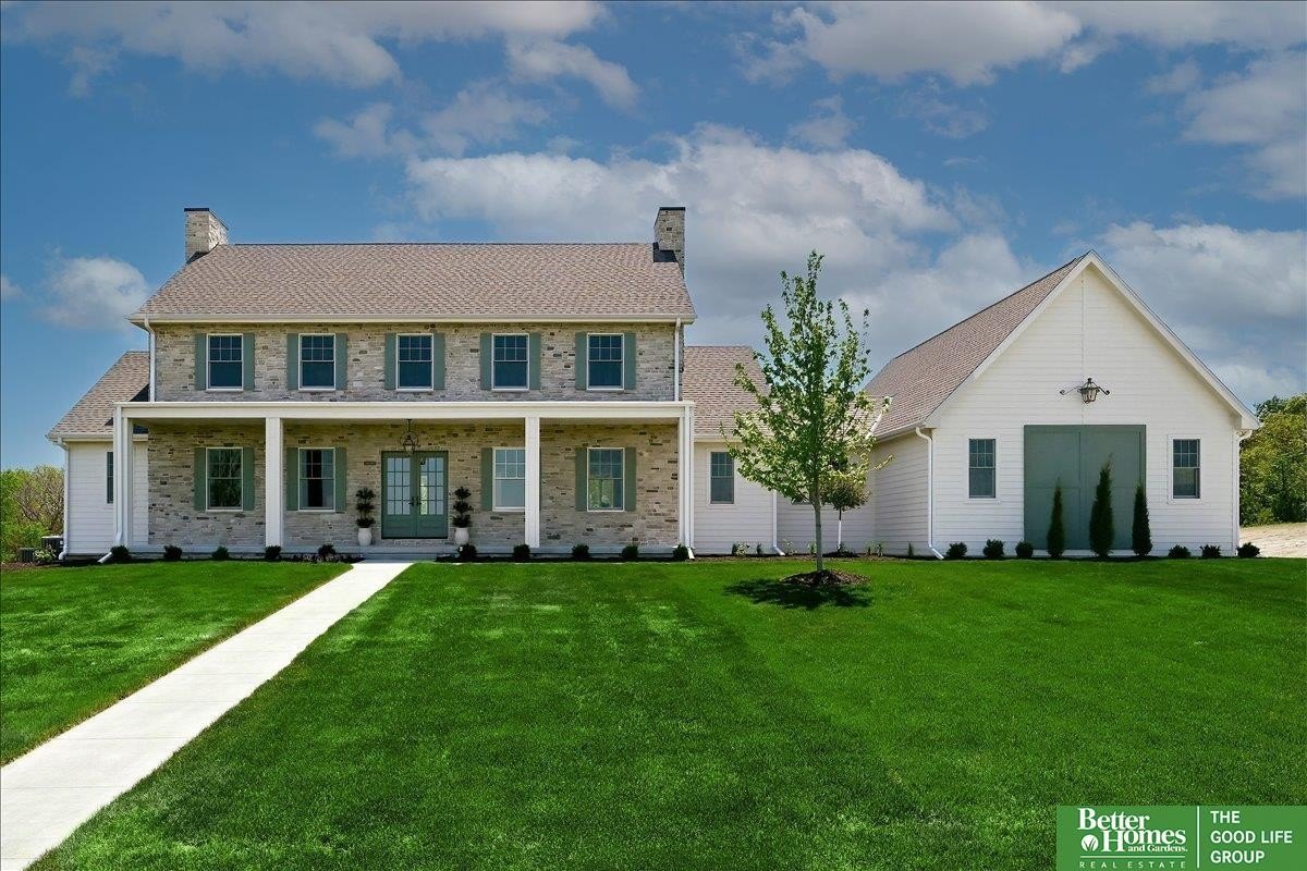 Single Family 6BR 5BA - 22569 Crestline Circle, Gretna, NE