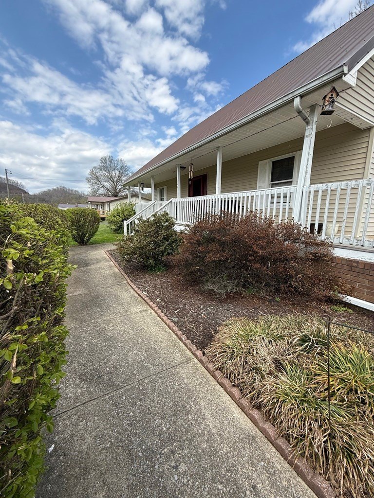 Single Family 3BR 2BA - 104 Crimson Street, Harold, KY