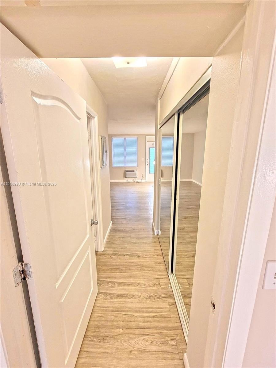 Condo 1BA - 441 Collins Ave, Miami Beach, FL