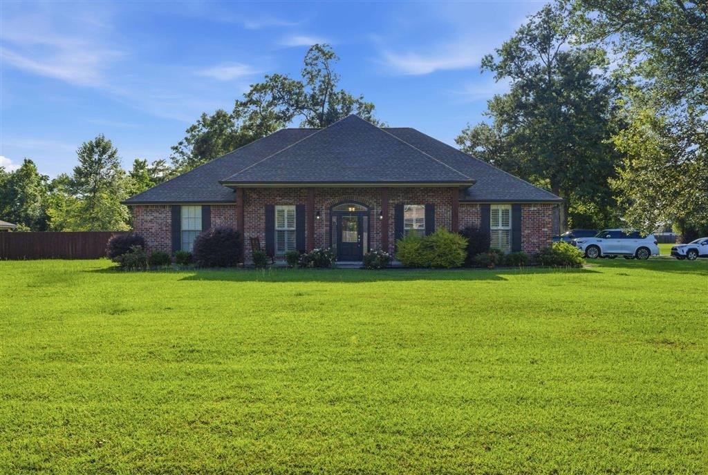Single Family 4BR 3BA - 1543 Holly Run Drive, Lake Charles, LA