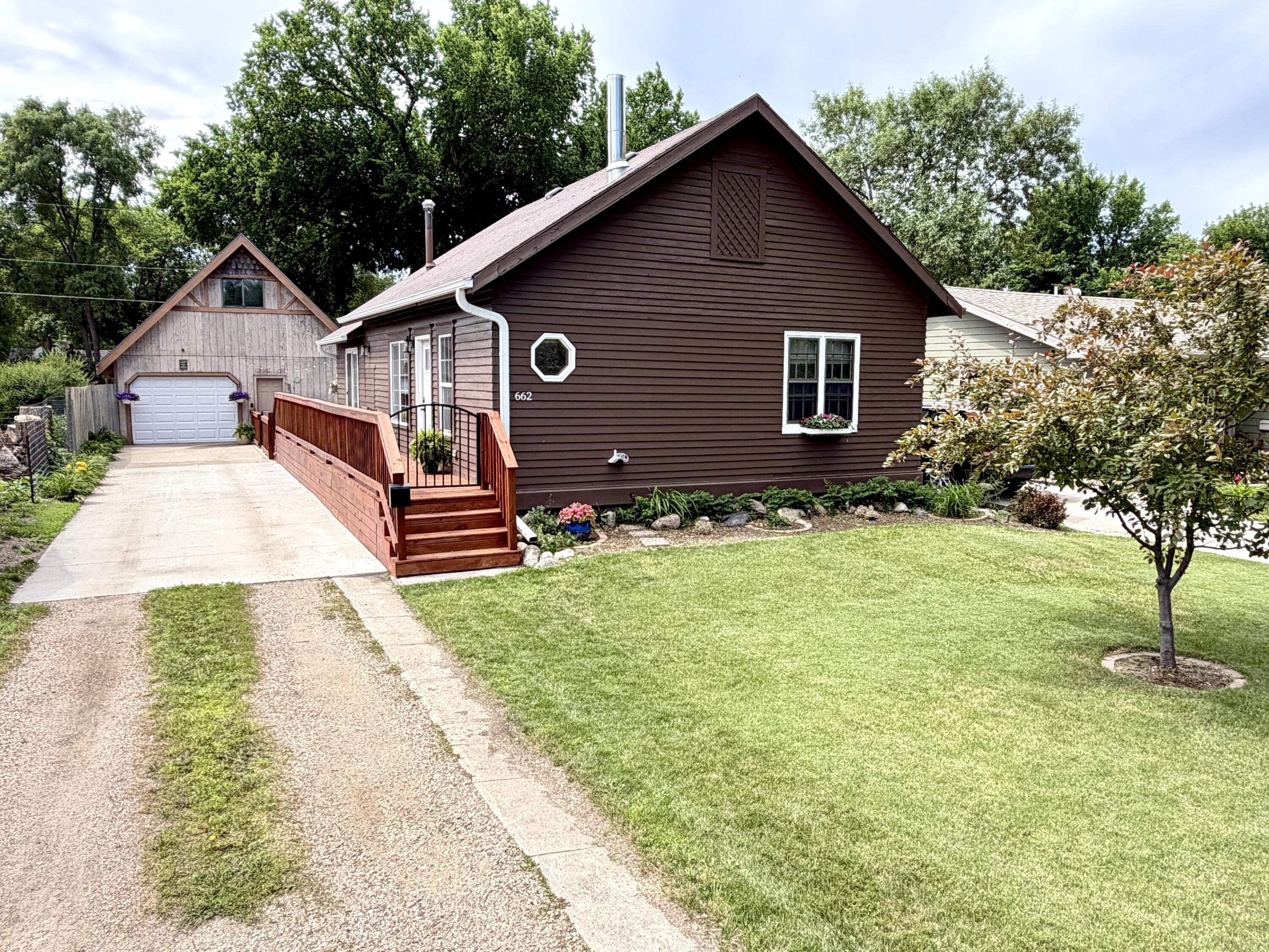 Other 2BR 1BA - 662 9th St SW, Huron, SD