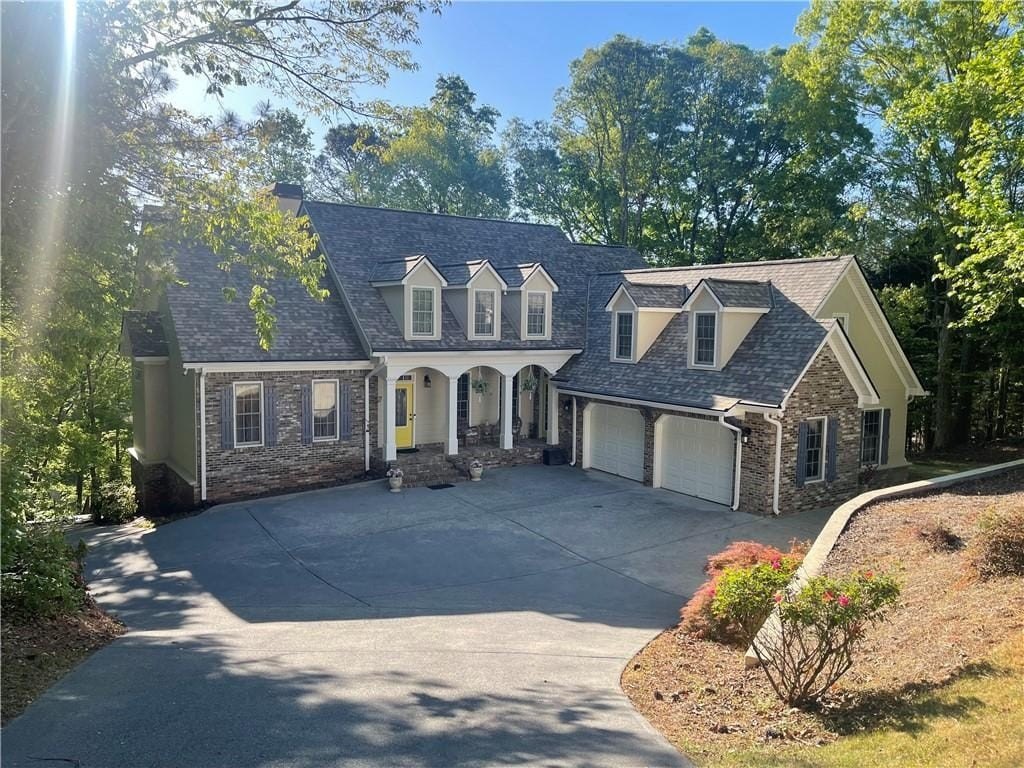 Single Family 4BR 4BA - 31 Rocky Circle NE, White, GA