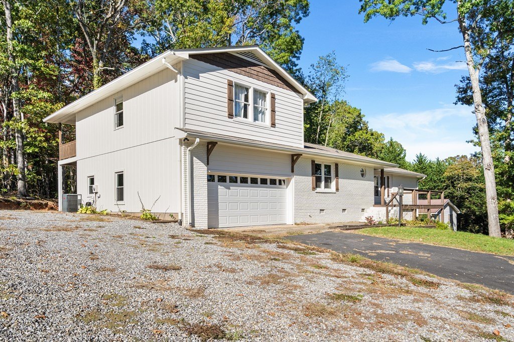 Single Family 4BR 3BA - 128 Cardinal Lane, Hayesville, NC