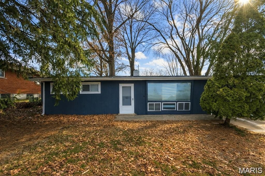 Single Family 3BR 1BA - 1132 Lakeview Avenue, Hazelwood, MO