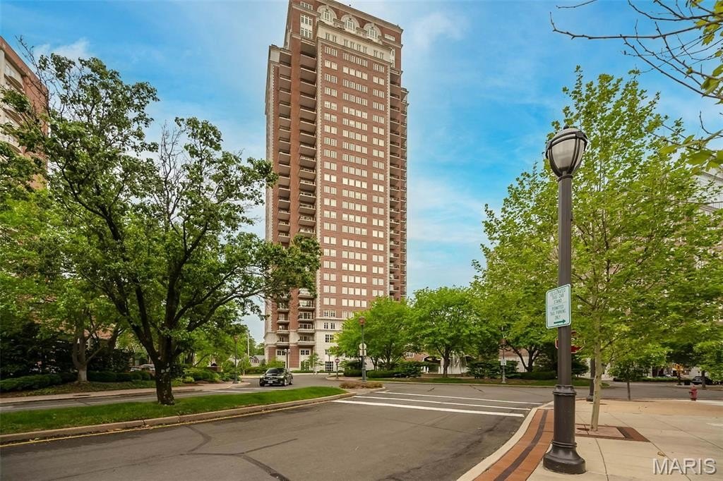 Condo 2BR 3BA - 150 Carondelet Plaza, Clayton, MO