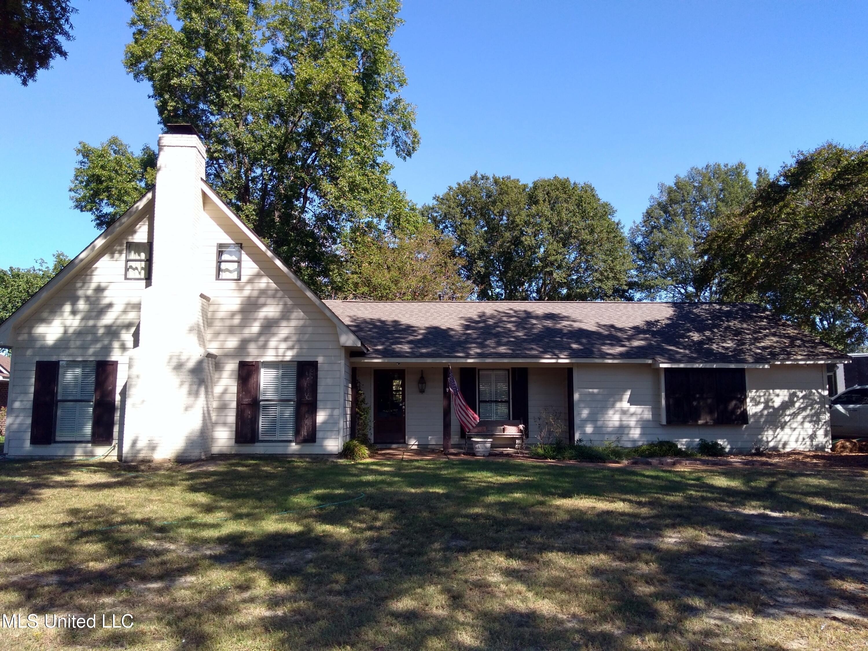 Single Family 3BR 2BA - 315 N Macarthur Circle, Indianola, MS