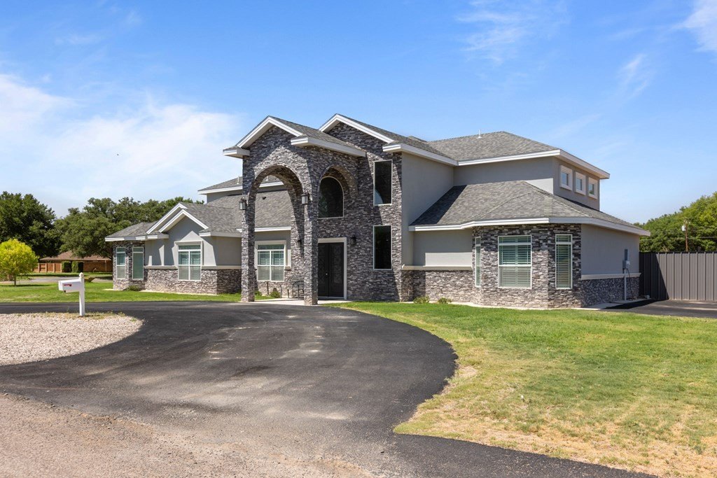 Single Family 5BR 4BA - 2344 E Oaklawn Dr., Kermit, TX