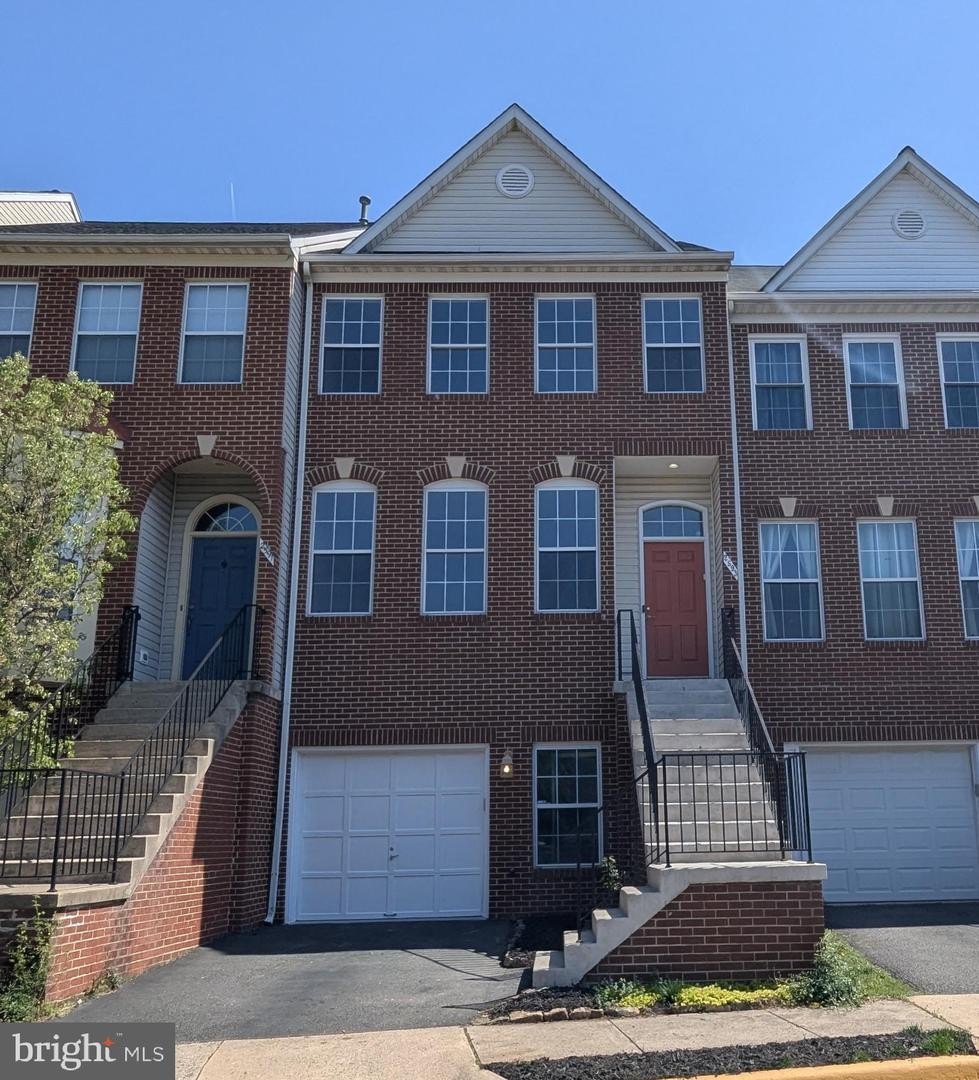 Single Family 3BR 4BA - 2593 JAMES MADISON CIR, HERNDON, VA