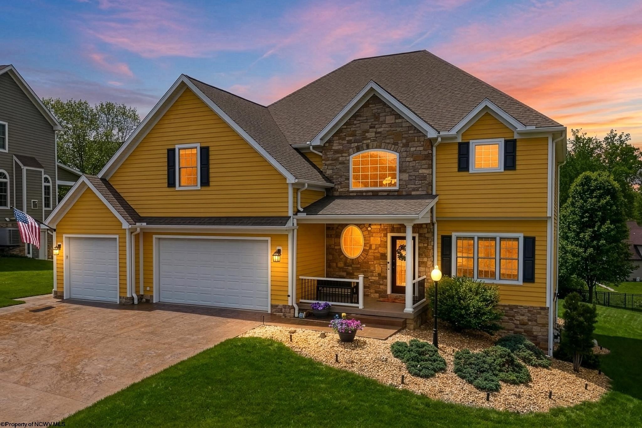 Single Family 4BR 4BA - 411 N Harwich Circle, Morgantown, WV