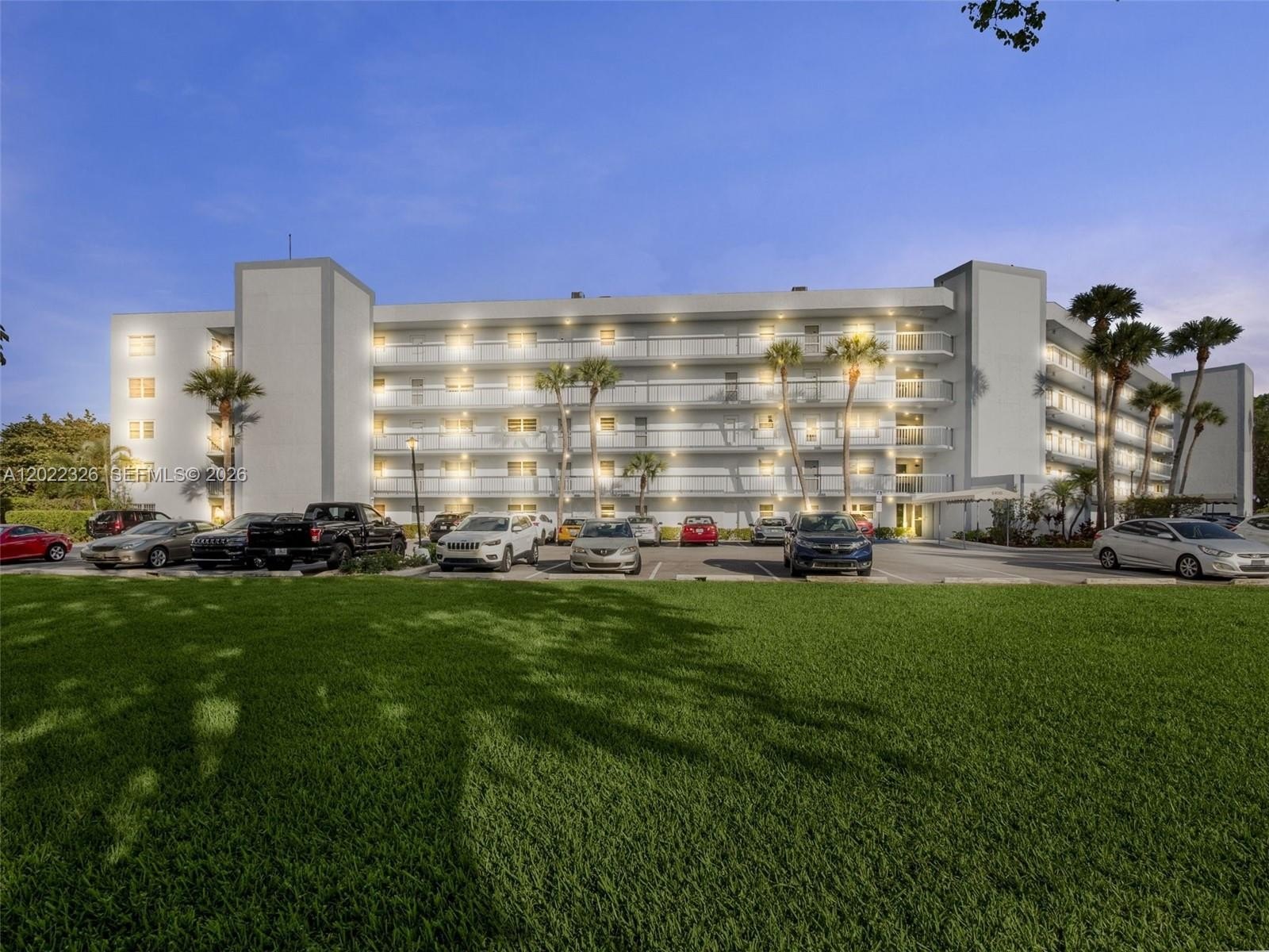 Condo 3BR 2BA - 6400 NW 2nd Ave, Boca Raton, FL