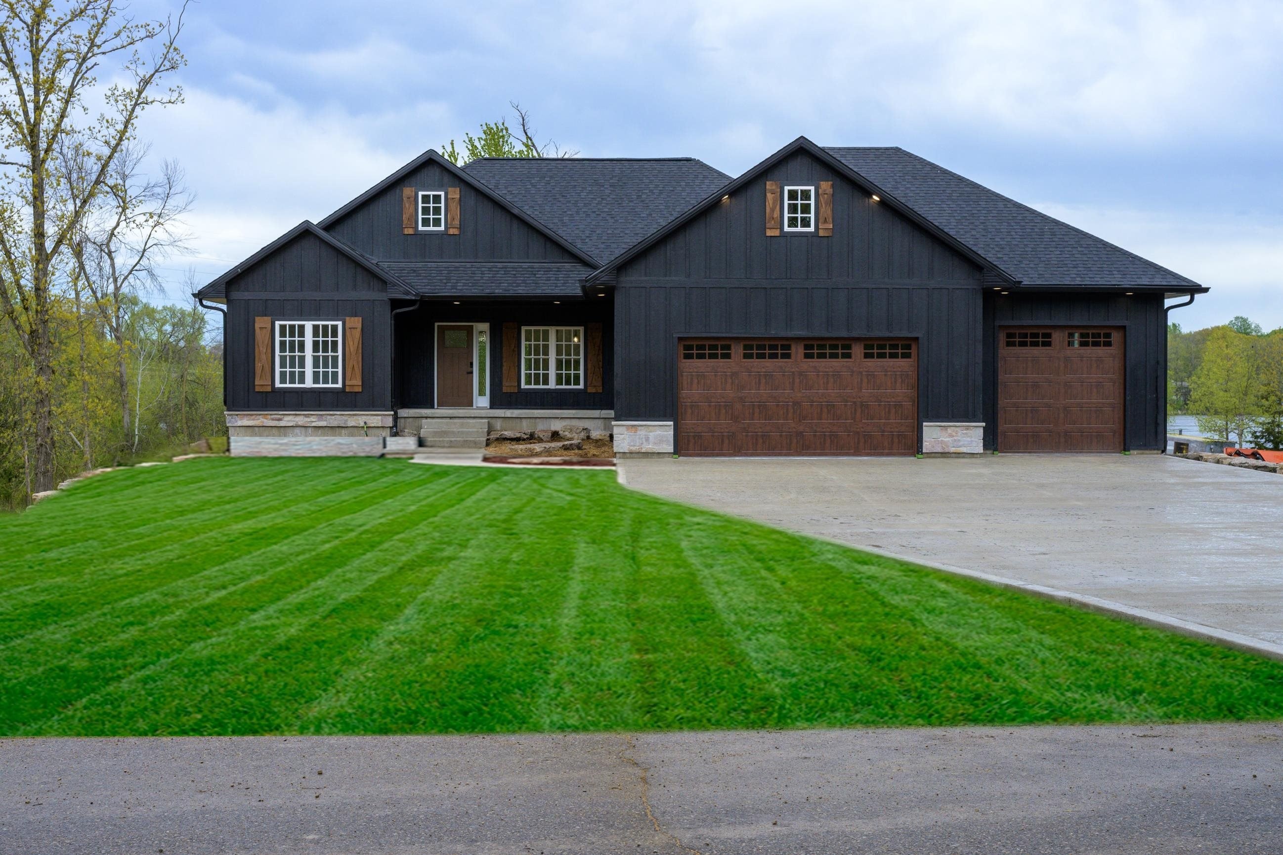 Single Family 3BR 2BA - W647 Oak Shore Drive, Fall River, WI