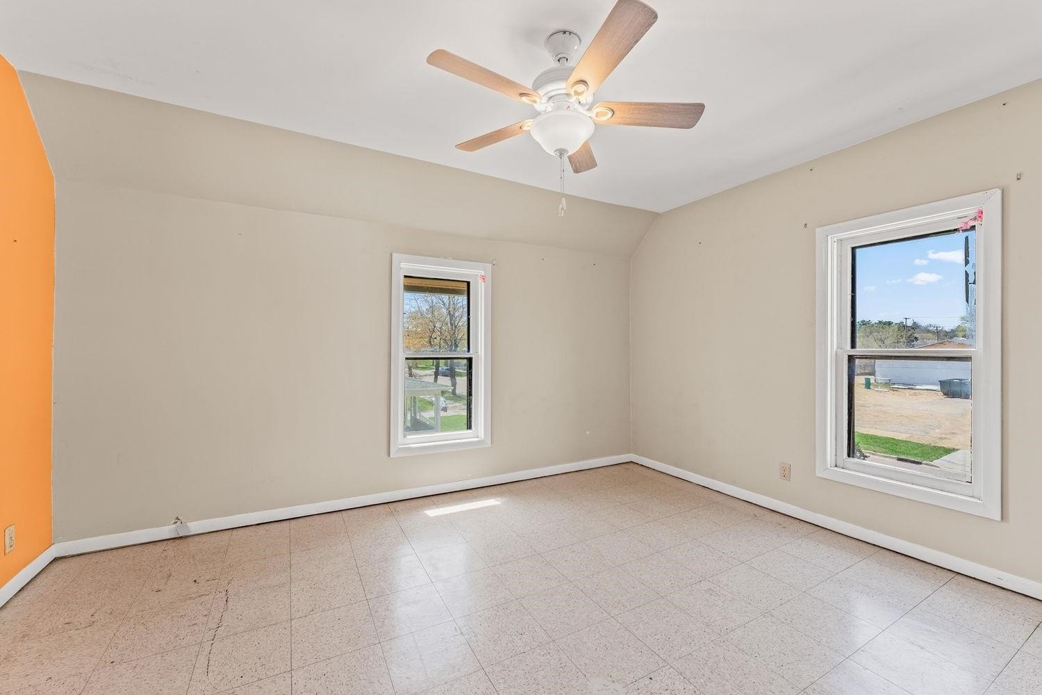 Single Family 4BR 1BA - 315 S Pine Street, Reedsburg, WI