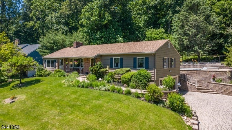 Single Family 3BR 3BA - 36 Leamoor Dr, Morris Plains Boro, NJ