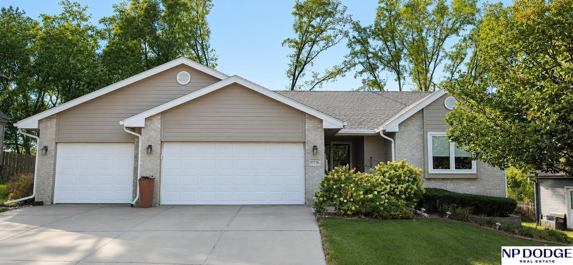 Single Family 4BR 3BA - 11716 S 53rd Avenue, Bellevue, NE