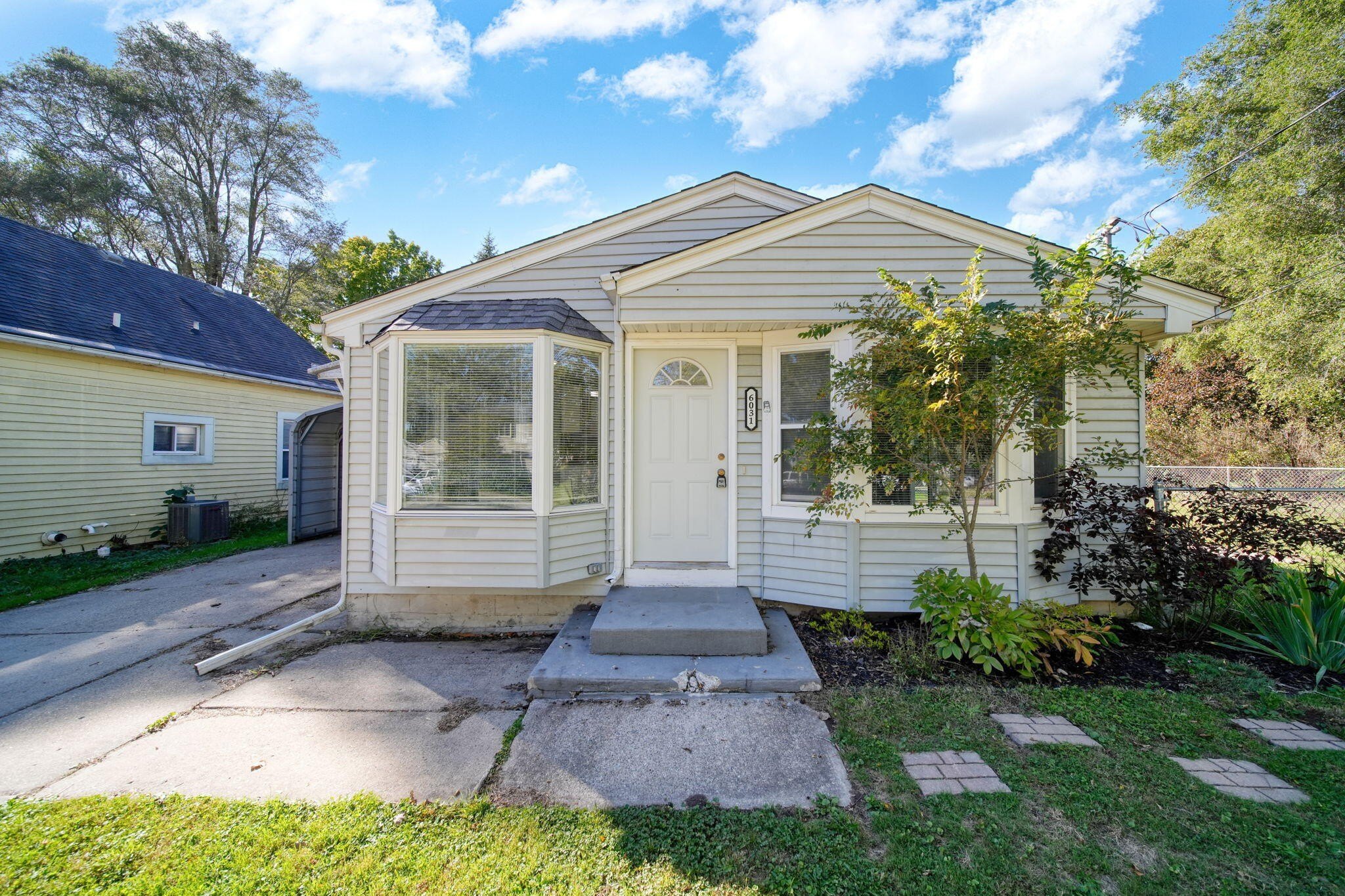 Single Family 3BR 1BA - 6031 Rutherford Avenue, East Lansing, MI