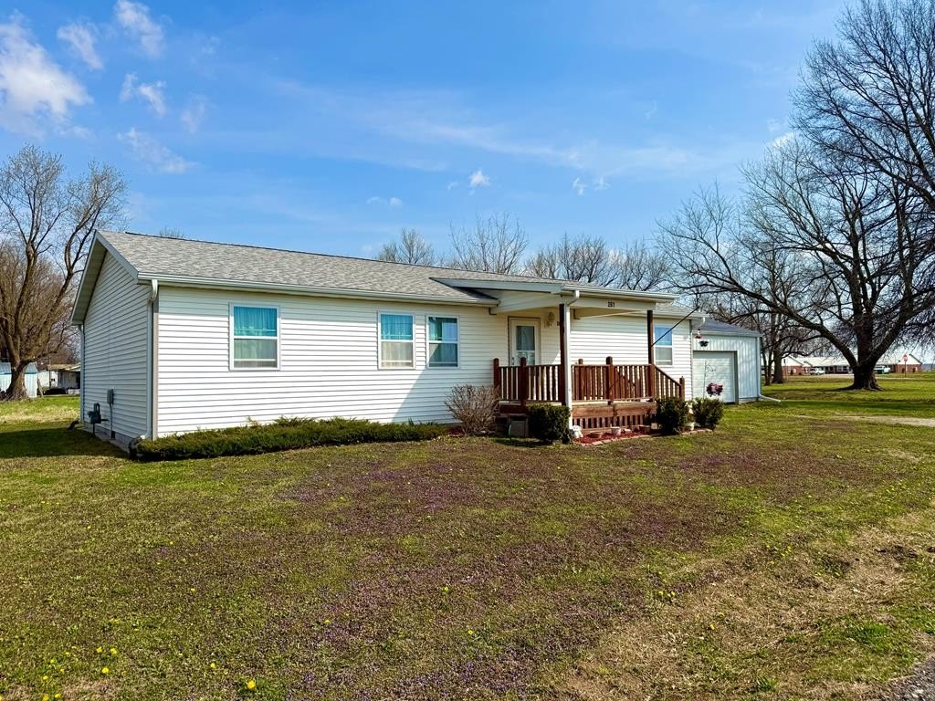 Single Family 3BR 2BA - 201 1st Street, Queen City, MO