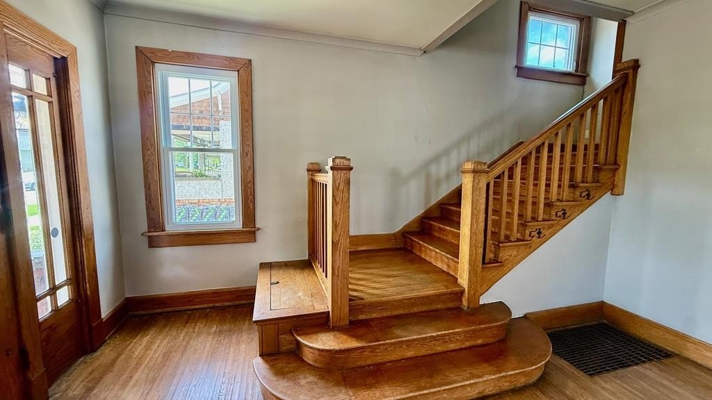 Single Family 4BR 2BA - 28 Oak Street, Jackson, OH