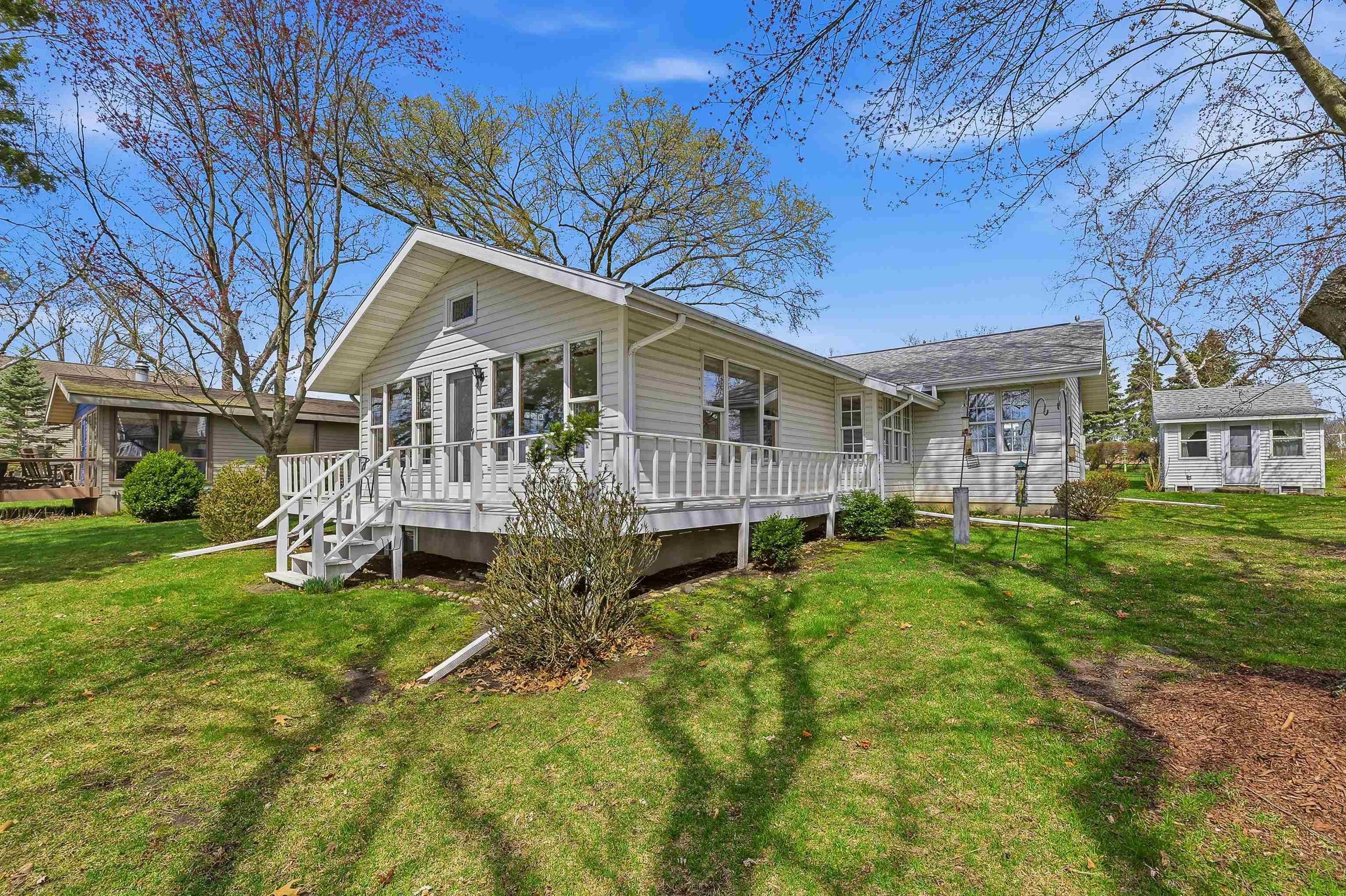 Single Family 5BR 2BA - W3403 Orchard Avenue, Green Lake, WI