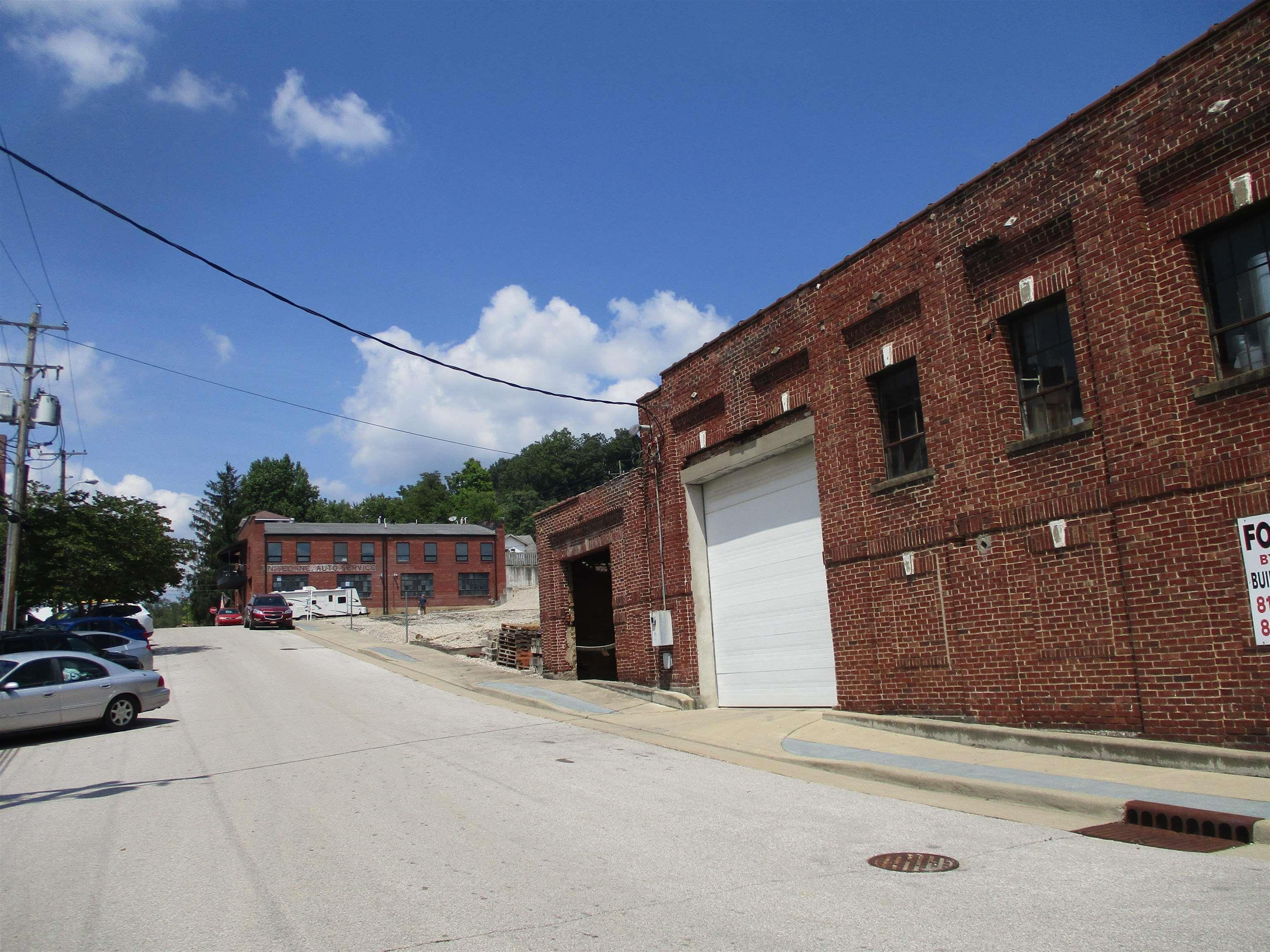 713 N Main St  