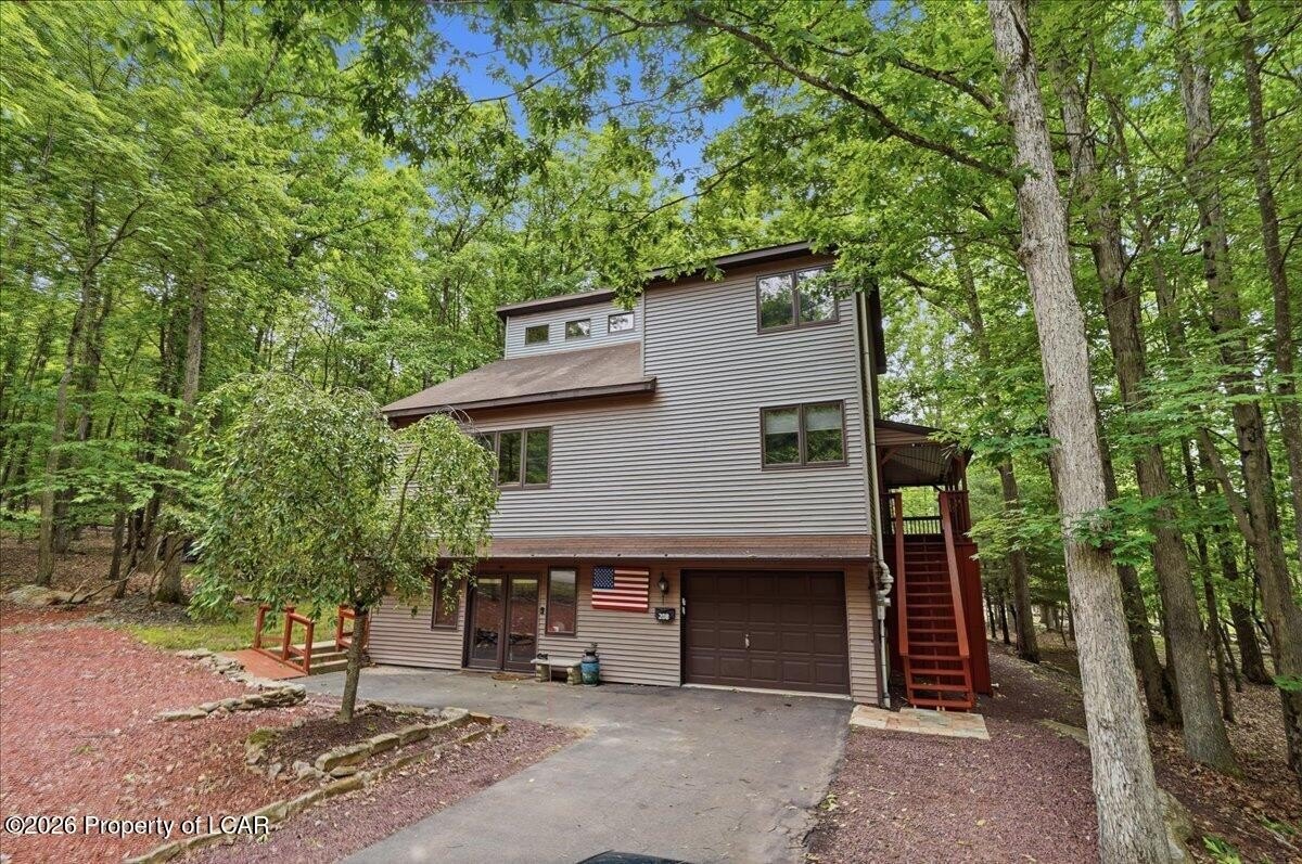 Single Family 5BR 3BA - 208 Owego Drive, Hazleton, PA