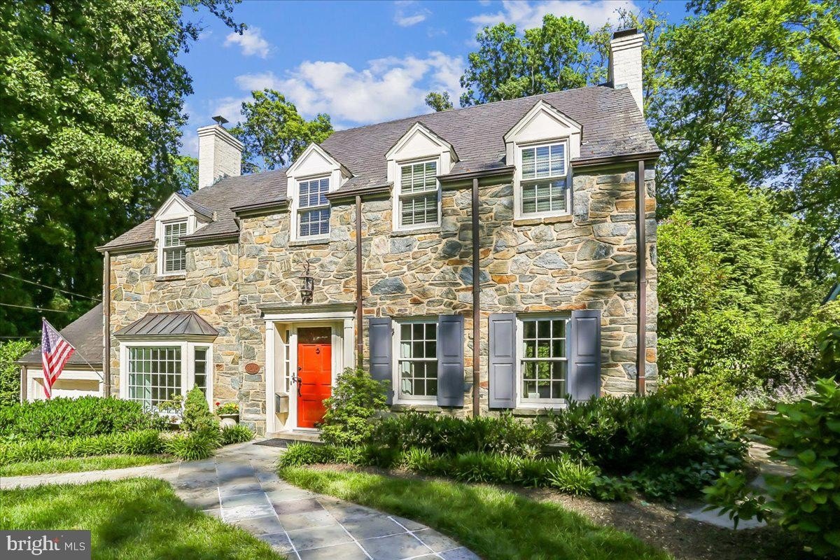 Single Family 3BR 4BA - 3202 PICKWICK LN, CHEVY CHASE, MD