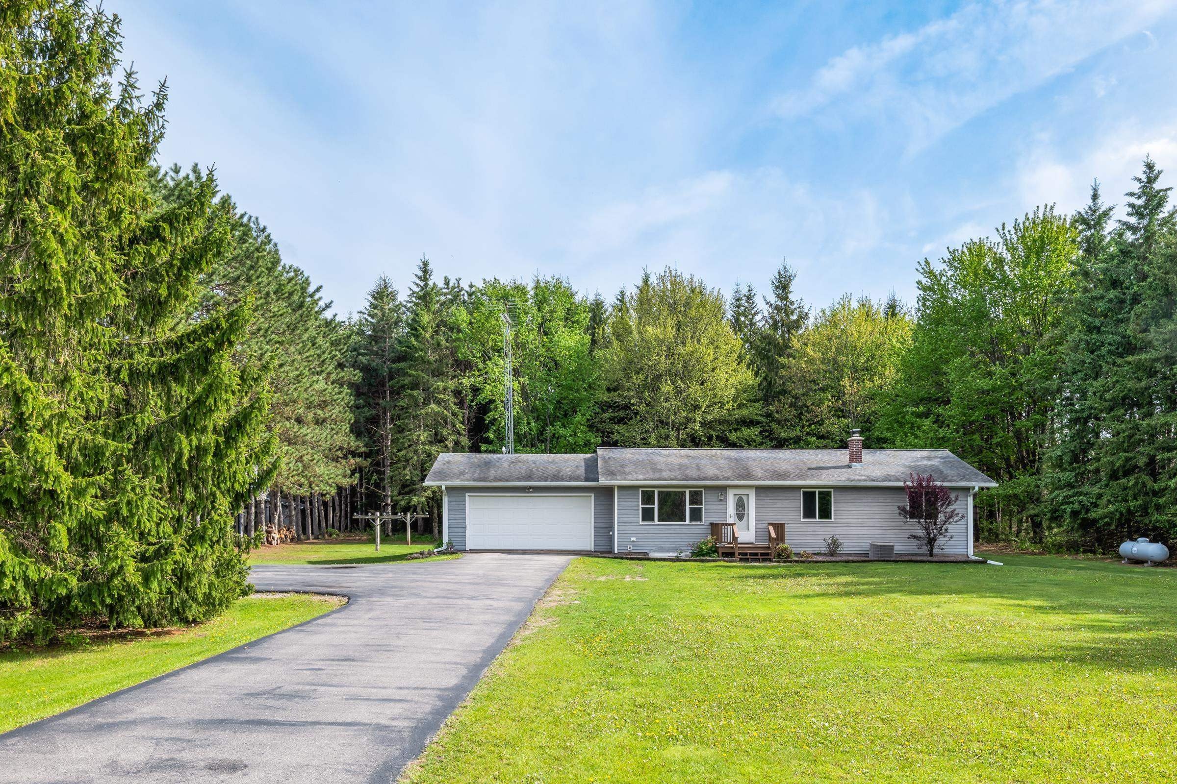 Single Family 4BR 2BA - N3942 County Road MM, Wautoma, WI