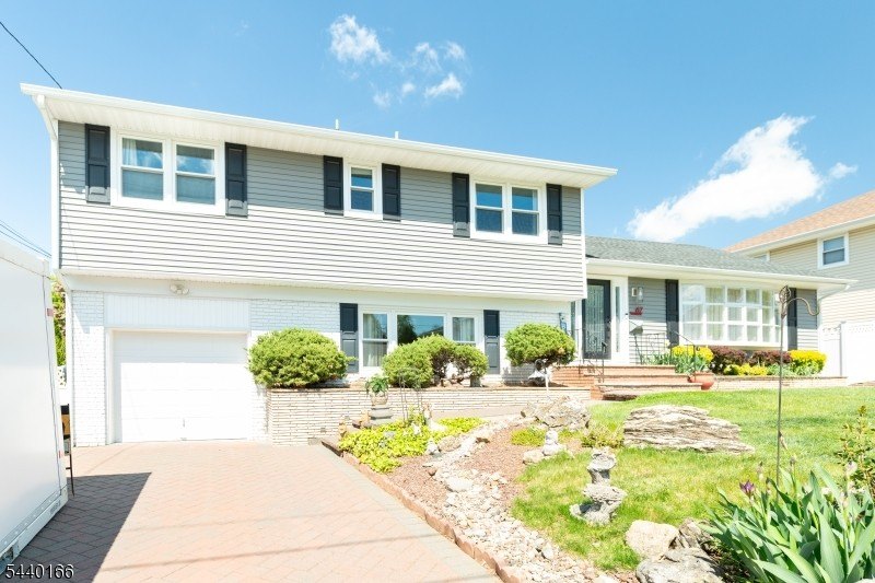 Single Family 4BR 4BA - 67 Thomas Pl, Edison Twp., NJ