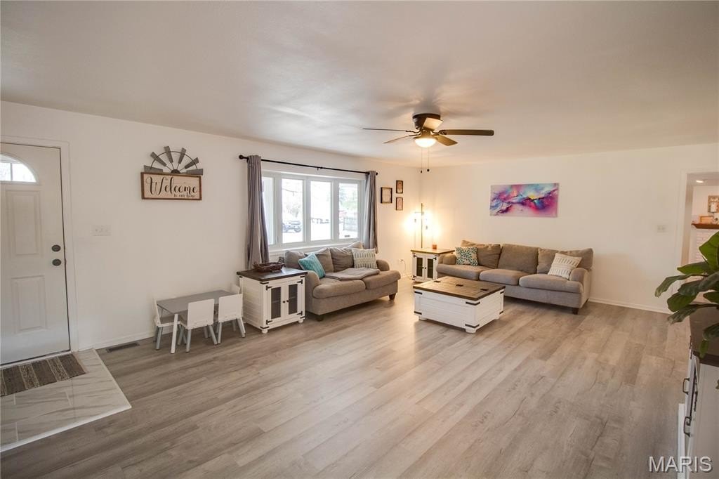 Single Family 3BR 4BA - 2190 Morning Star Drive, Alton, IL