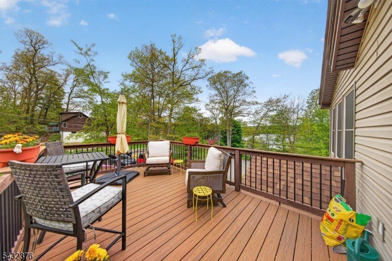 Single Family 2BR 1BA - 1052 Lakeside Dr E, Vernon Twp., NJ
