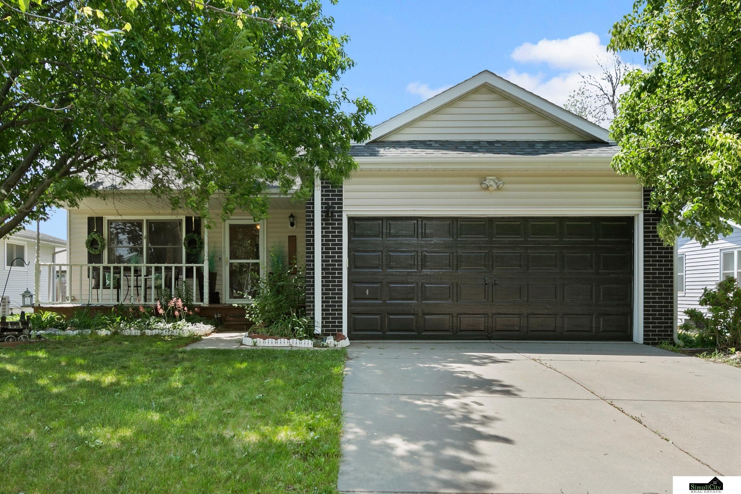 Single Family 4BR 3BA - 1331 SW 24Th Street, Lincoln, NE