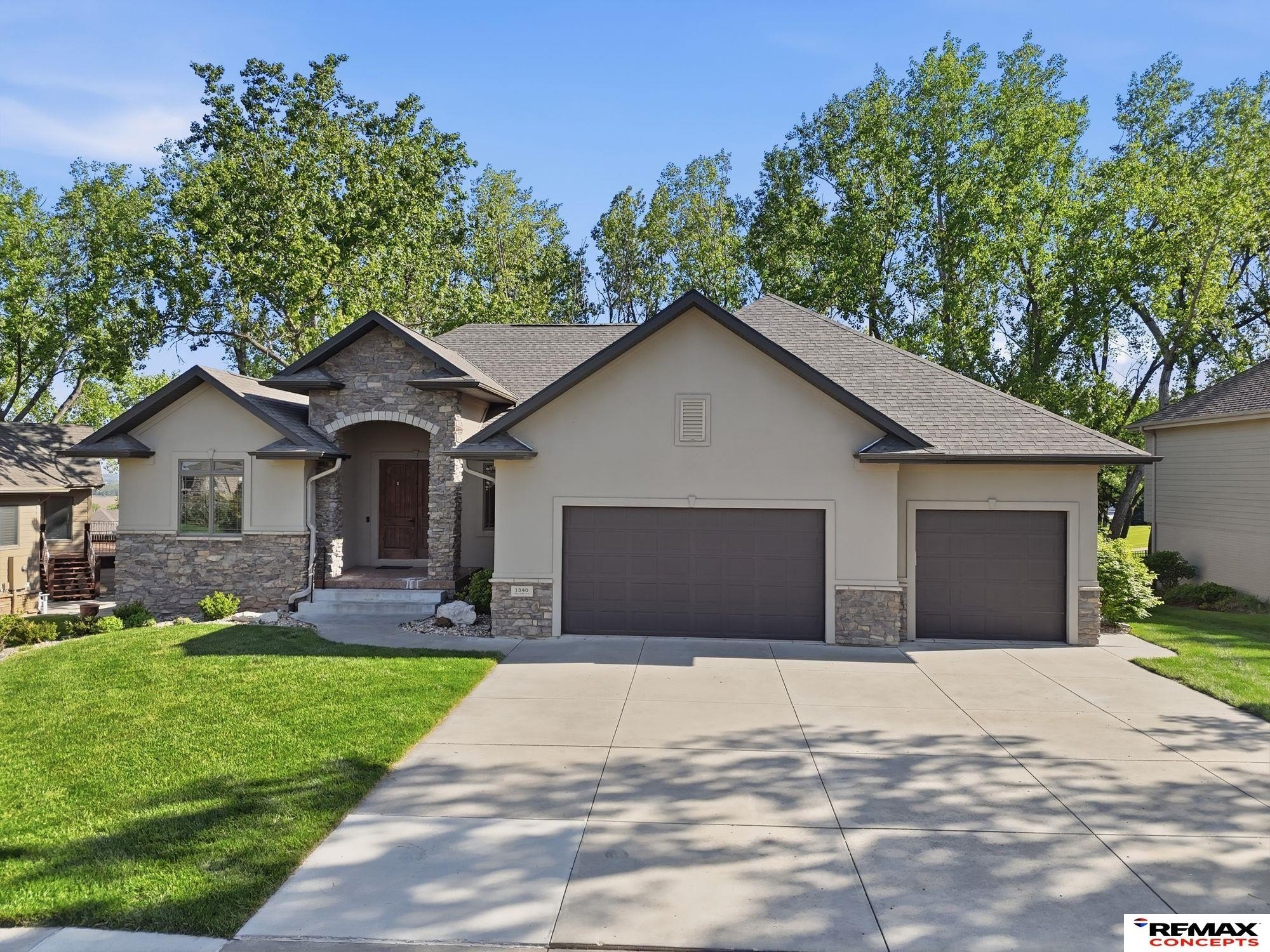 Single Family 5BR 3BA - 1340 W Ridge Way, Ashland, NE